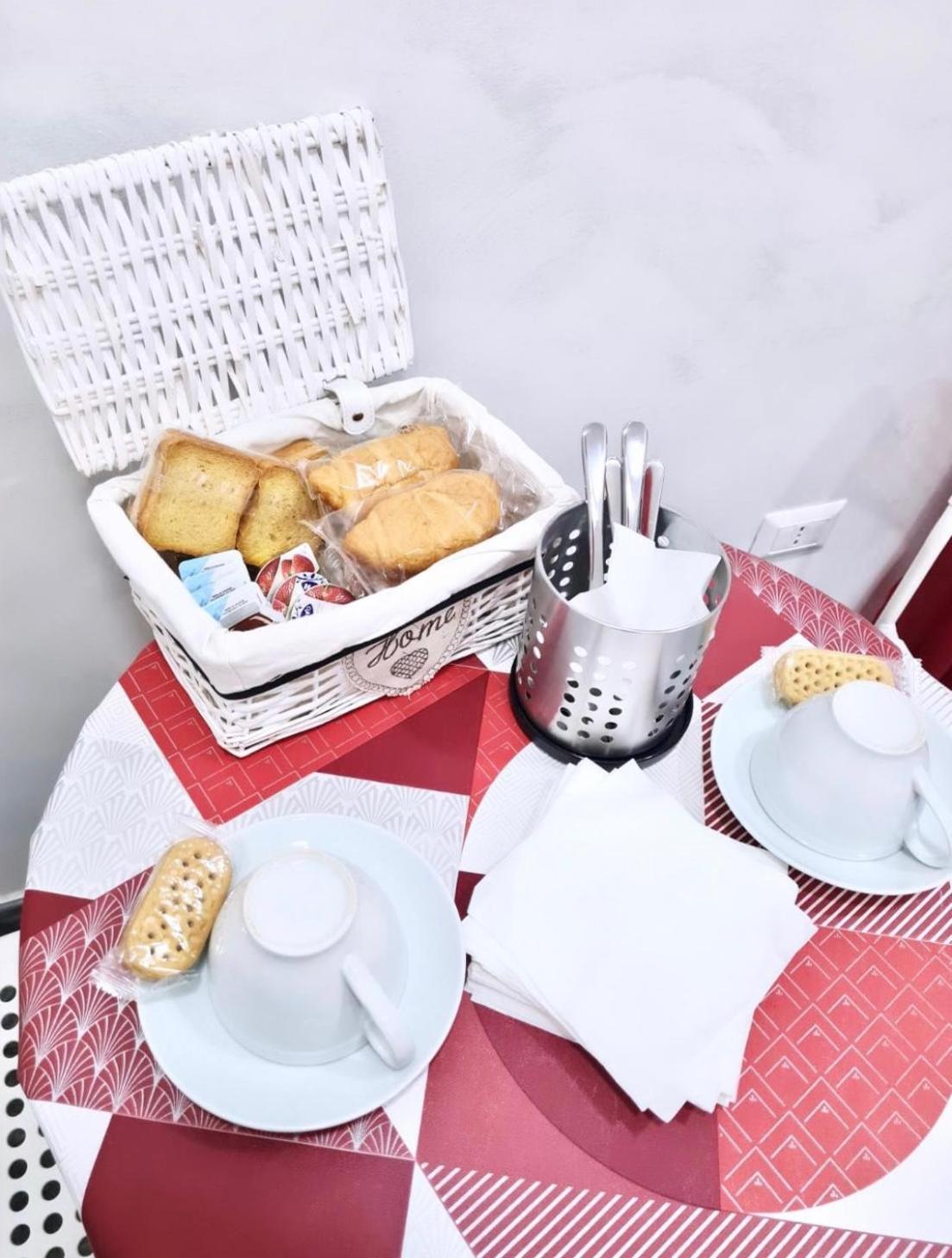 Clale Rooms Napoli Bagian luar foto