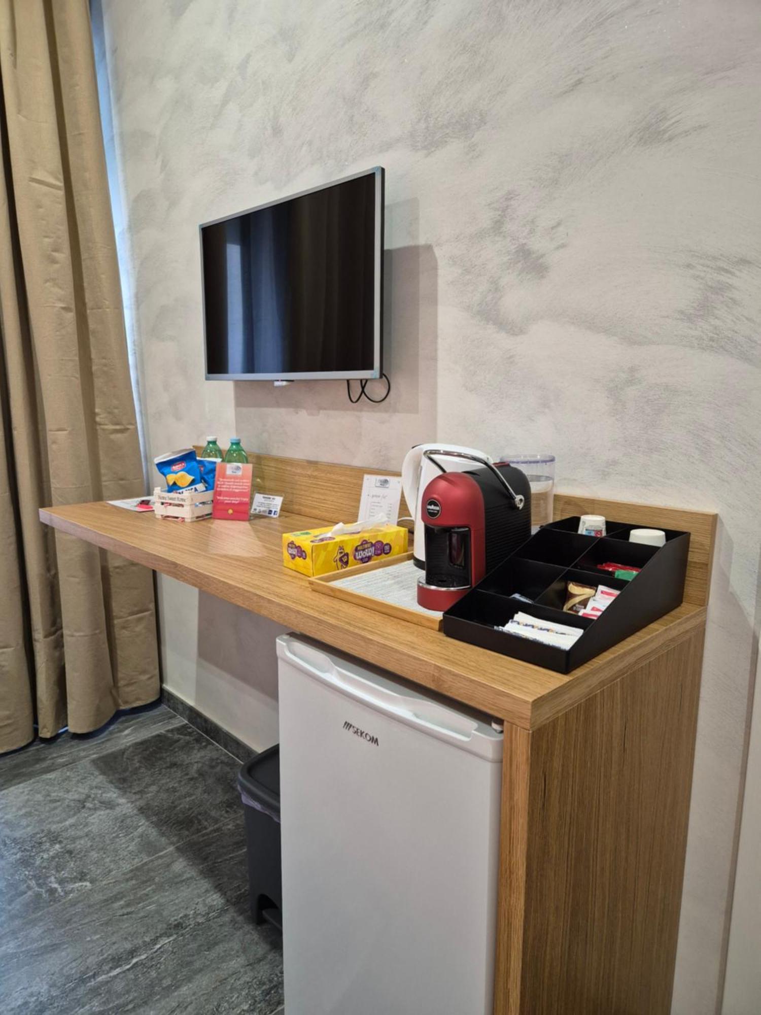 Clale Rooms Napoli Bagian luar foto