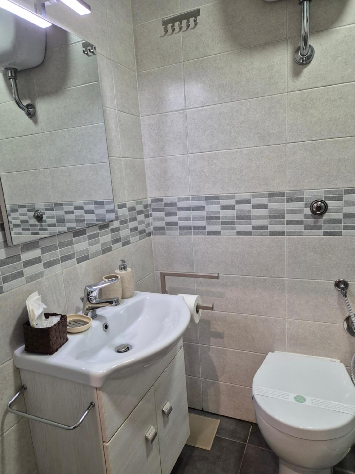 Clale Rooms Napoli Bagian luar foto