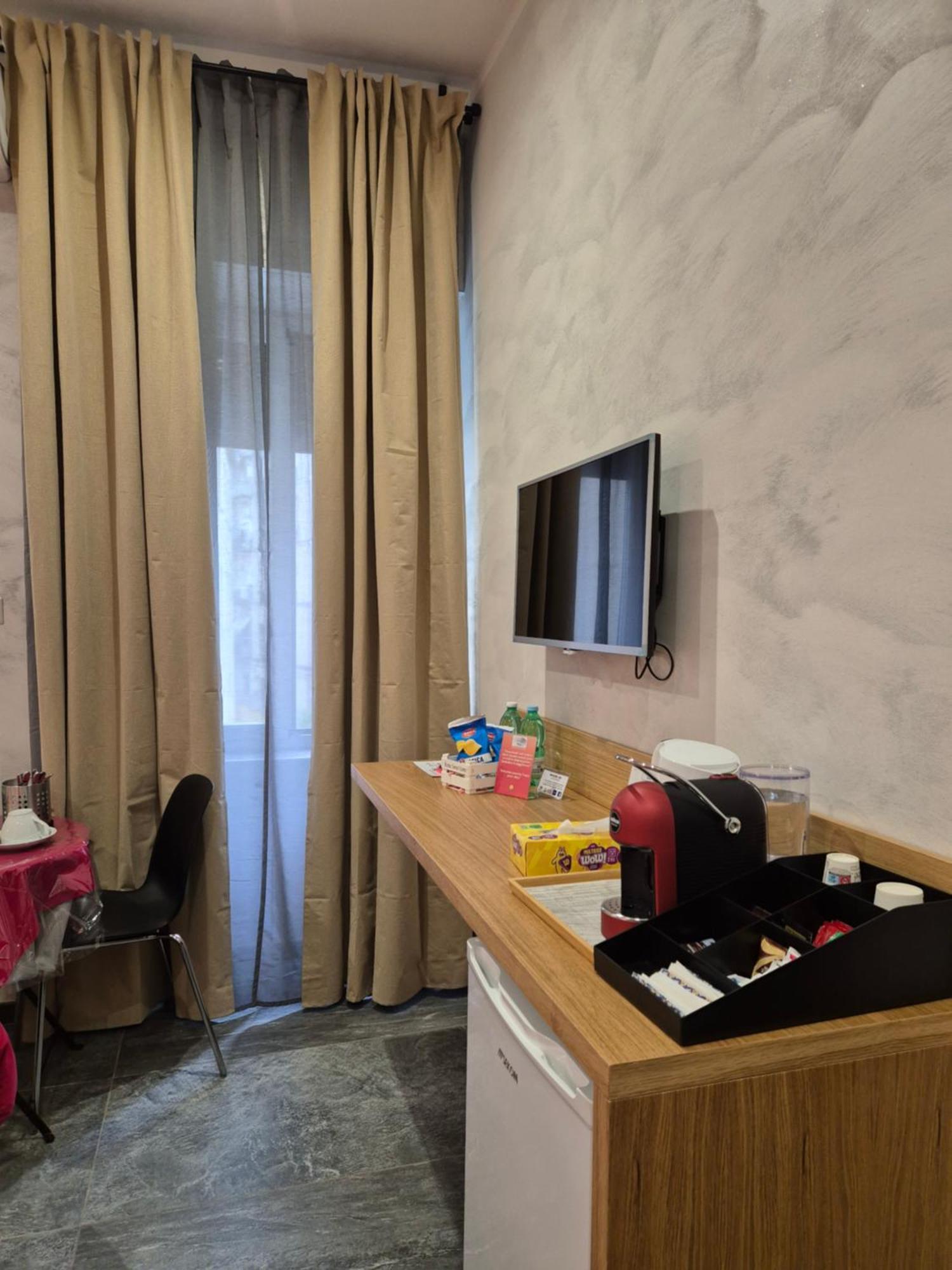 Clale Rooms Napoli Bagian luar foto
