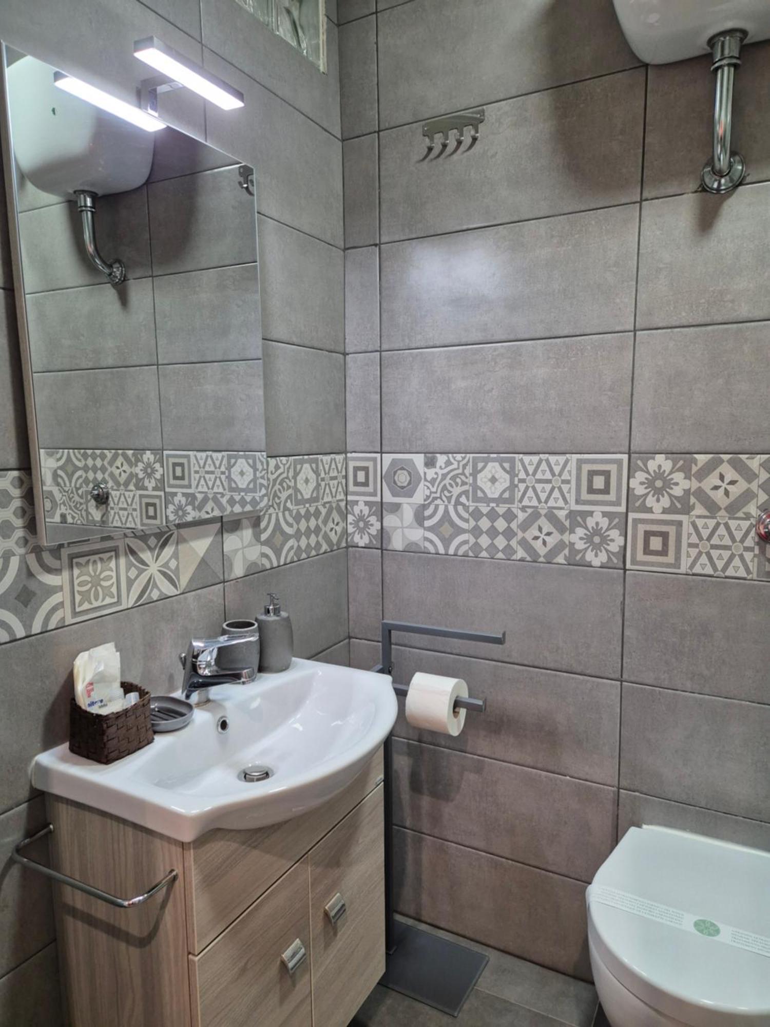 Clale Rooms Napoli Bagian luar foto